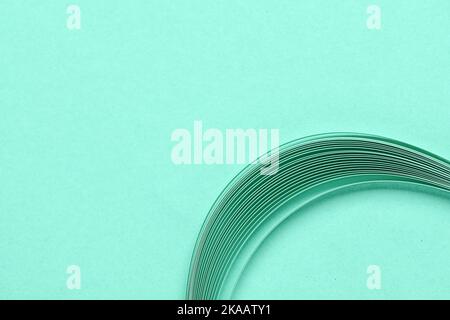 Rayures de papier déchiqueté sur fond de menthe Banque D'Images