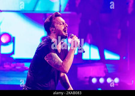 Rome, Italie. 01st novembre 2022. Le chanteur et compositeur Cesare Cremonini joue en direct lors d'un concert au Palazzo dello Sport à Rome. (Photo de Valeria Magri/SOPA Images/Sipa USA) crédit: SIPA USA/Alay Live News Banque D'Images