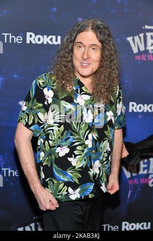 Weird Al Yankovic assiste à la première de New York « Weird: The Al Yankovic Story » au cinéma Alamo Drafthouse sur 01 novembre 2022 à New York. Banque D'Images