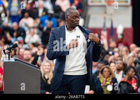 Le lieutenant-gouverneur Garlin Gilchrist II parle pendant le rallye Get Out the vote à Detroit. Les démocrates du Michigan tiennent un rassemblement de sortie du vote pour le gouverneur Gretchen Whitmer avec le président Barack Obama avant les élections de mi-mandat de 2022. (Photo par Dominick Sokotooff / SOPA Images / Sipa USA) Banque D'Images