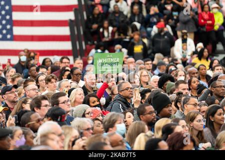 Detroit, États-Unis. 29th octobre 2022. Les supporters assistent au rassemblement Get Out the vote à Detroit. Les démocrates du Michigan tiennent un rassemblement de sortie du vote pour le gouverneur Gretchen Whitmer avec le président Barack Obama avant les élections de mi-mandat de 2022. (Photo par Dominick Sokotooff/SOPA Images/Sipa USA) crédit: SIPA USA/Alay Live News Banque D'Images