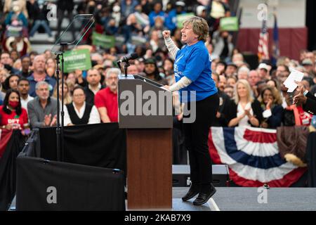 Detroit, États-Unis. 29th octobre 2022. Randi Weingarten, président de la Fédération américaine des enseignants, parle lors du rassemblement de vote à Detroit. Les démocrates du Michigan tiennent un rassemblement de sortie du vote pour le gouverneur Gretchen Whitmer avec le président Barack Obama avant les élections de mi-mandat de 2022. (Photo par Dominick Sokotooff/SOPA Images/Sipa USA) crédit: SIPA USA/Alay Live News Banque D'Images