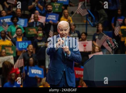 Miami Gardens, Floride, États-Unis. 1st novembre 2022. Le président Joseph Biden s'exprime à l'Université Memorial de Floride pour soutenir les démocrates avant les élections de mi-mandat. (Credit image: © Dominic Gwinn/ZUMA Press Wire) Banque D'Images