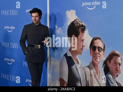 Los Angeles, États-Unis. 02nd novembre 2022. Harry Styles, un Cast Member, participe mercredi à la première de « mon policier » dans la section Westwood de Los Angeles, à 1 novembre 2022. Scénario : l'arrivée de Patrick dans Marion et la maison de Tom déclenche l'exploration des événements sismiques de 40 ans auparavant. Photo de Jim Ruymen/UPI crédit: UPI/Alay Live News Banque D'Images