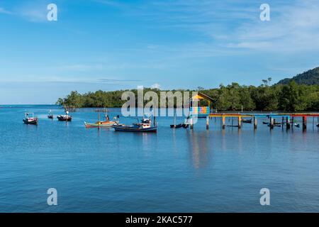 AKU de Gual ou Suak Gual, village de pêcheurs indonésien dans l'archipel de Belitung Banque D'Images