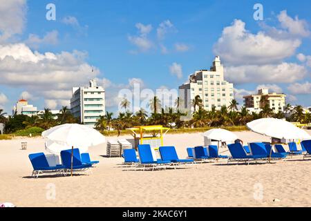 Plage vide à la belle plage blanche dans South Miami tôt le matin Banque D'Images