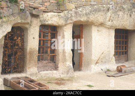 Les grottes de Noszvaj, les grottes artificielles sculptées dans le tuf de rhyolite mou, Noszvaj, près d'Eger, Hongrie Banque D'Images