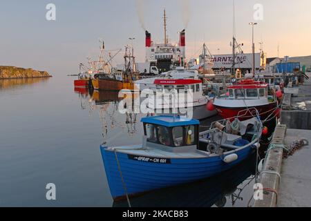 Port Ellen Marina dans Magic Evening Light, Islay, Hebrides, Hébrides intérieures, Iles intérieures, Écosse, Royaume-Uni, Grande-Bretagne Banque D'Images