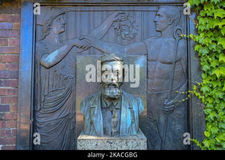 Grab Wilhelm Liebknecht, Gedenkstätte der Sozialisten, Zentralfriedhof Friedrichsfelde, Gudrunstraße, Lichtenberg, Berlin, Allemagne Banque D'Images