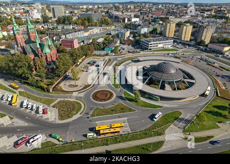 Une station de bus volante en forme de soucoupe à Kielce Banque D'Images