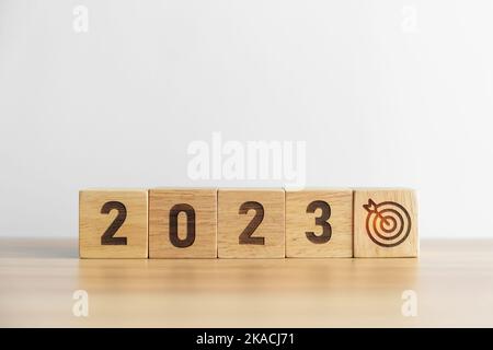 2023 bloc avec icône de plan de travail. Objectif, cible, résolution, stratégie, plan, Concepts d'action, de mission, de motivation et de début d'année Banque D'Images