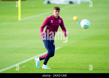 Harrison Ashby de West Ham United lors d'une séance de formation au Rush Green Training Centre, Londres. Date de la photo: Mercredi 2 novembre 2022. Banque D'Images