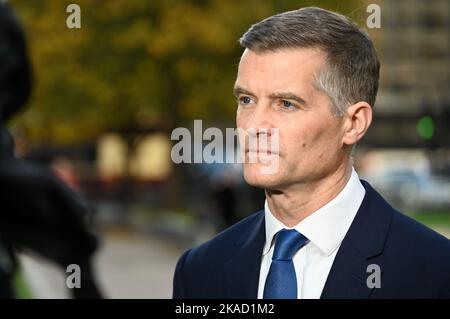 Le député fédéral de Forest of Dean et le secrétaire des Transports de Mark Harper ont interviewé le College Green, chambres du Parlement, Westminster (Londres). ROYAUME-UNI Banque D'Images