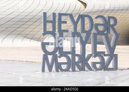 BAKOU, AZERBAÏDJAN - 07 JUIN 2022 : Centre culturel Heydar Aliyev à Bakou. Le centre culturel, construit par l'architecte Zaha Hadid. Bakou, Azerbaïdjan. Banque D'Images