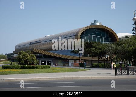 Musée du tapis dans le Parc National de la Mer, Bakou. République d'Azerbaïdjan près de la mer Caspienne et de la région du Caucase. Banque D'Images