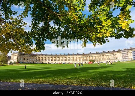 Le Royal Crescent, l'un des monuments les plus emblématiques de Bath, a été construit entre 1767 et 1775 et conçu par John Wood le plus jeune. Bath, Somerset, anglais Banque D'Images