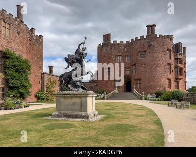 Le château de Powis est un château médiéval, une forteresse et une grande maison de campagne près de Welshpool, à Powys, au pays de Galles. Banque D'Images