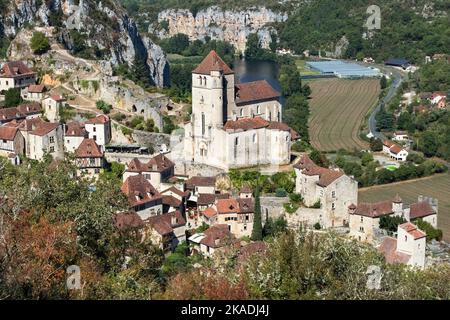 Le village médiéval de Saint-Cirq-Lapopie sur le Lot, département du Lot, France Banque D'Images