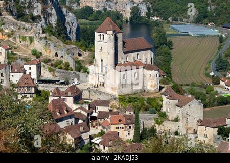 Le village médiéval de Saint-Cirq-Lapopie sur le Lot, département du Lot, France Banque D'Images