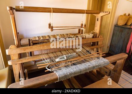 Un métier à pédales en bois pour faire un tapis de chiffon au fort Cove Creek Ranch, construit en 1867, Cove fort, Utah. Banque D'Images