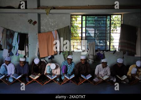 02 novembre 2022. Bhulagonj, Sylhet-Bangladesh: Les étudiants de Hifz sont en mémoire de Saint coran à Bhulagonj Madrasa à Bhulagonj, Companygonj, une upazila bordant Sylhet (Credit image: © MD Rafayat Haque Khan/eyepix via ZUMA Press Wire) Banque D'Images