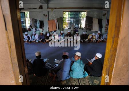 02 novembre 2022. Bhulagonj, Sylhet-Bangladesh: Les étudiants de Hifz sont en mémoire de Saint coran à Bhulagonj Madrasa à Bhulagonj, Companygonj, une upazila bordant Sylhet (Credit image: © MD Rafayat Haque Khan/eyepix via ZUMA Press Wire) Banque D'Images