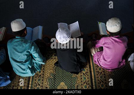 02 novembre 2022. Bhulagonj, Sylhet-Bangladesh: Les étudiants de Hifz sont en mémoire de Saint coran à Bhulagonj Madrasa à Bhulagonj, Companygonj, une upazila bordant Sylhet (Credit image: © MD Rafayat Haque Khan/eyepix via ZUMA Press Wire) Banque D'Images