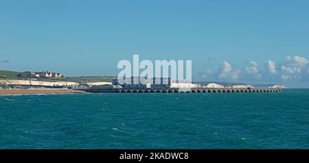 Roedean School et White falaises de Palace Pier, Brighton, East Sussex, Angleterre, Grande-Bretagne Banque D'Images