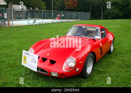 Un gros plan d'une Ferrari 250 GTO rouge 1962 exposée à la FCA NER Stamford Concour au Connecticut, aux États-Unis Banque D'Images