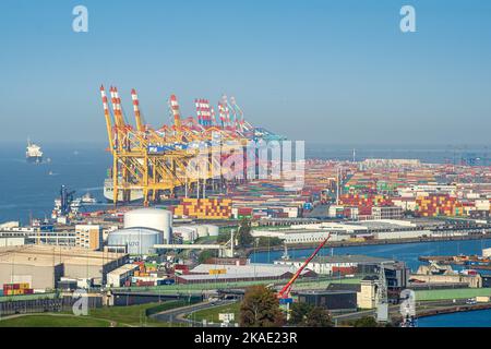 Bremerhaven, Allemagne. 12th octobre 2022. Le port de Bremerhaven avec le terminal des conteneurs. Credit: Sina Schuldt/dpa/Alay Live News Banque D'Images