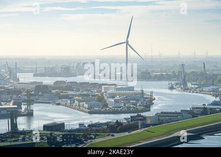 Bremerhaven, Allemagne. 12th octobre 2022. Le cours de la Geeste à travers Bremerhaven. Credit: Sina Schuldt/dpa/Alay Live News Banque D'Images