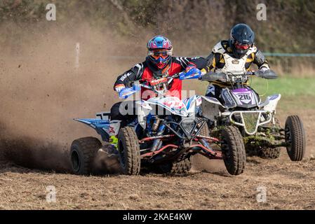 Lewis Strudwick dans une course de grastrack quad. Donut Meeting organisé par Southend & District Motorcycle Club, Essex, Royaume-Uni. Yamaha ATV Banque D'Images