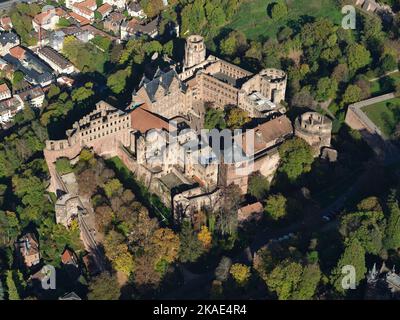 VUE AÉRIENNE. Le château de Heidelberg. Bade-Wurtemberg, Allemagne. Banque D'Images