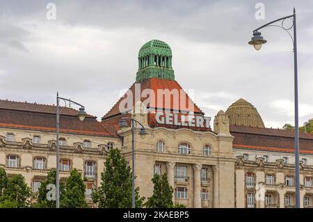 Budapest, Hongrie - 31 juillet 2022: Bâtiment historique de l'hôtel Gellert à la ville de Buda. Banque D'Images