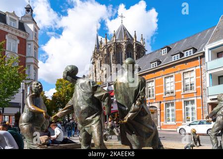 Le cercle de la monnaie ( Kreislaf des Geldes) est une fontaine créée en 1976 par Karl-Henning Seemann à Aix-la-Chapelle . Il est situé dans la Hartmannstraße à proximité Banque D'Images