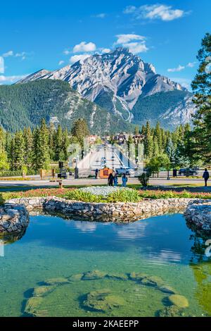 Avenue Banff au centre-ville de Banff, Alberta, Canada. Banque D'Images