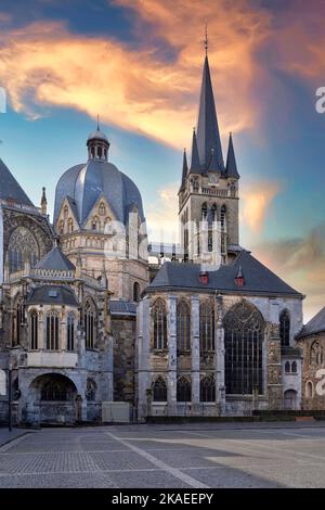 La cathédrale d'Aix-la-Chapelle (en allemand : Aachener Dom) est une église catholique romaine à Aix-la-Chapelle, en Allemagne Banque D'Images