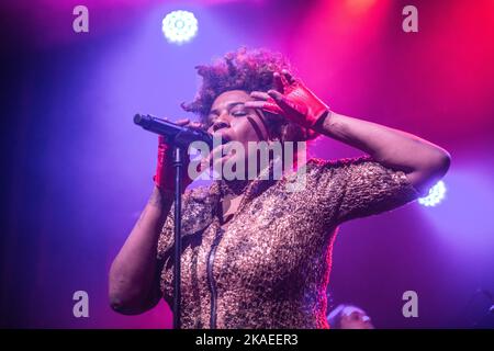 Macy Gray se exécutant à Sala Apolo, Barcelone, 15 octobre 2022. Photographe: ALE Espaliat Banque D'Images