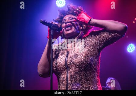 Macy Gray se exécutant à Sala Apolo, Barcelone, 15 octobre 2022. Photographe: ALE Espaliat Banque D'Images