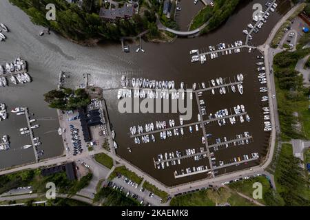 Vue aérienne de la marina d'Espoo par une belle journée d'été Banque D'Images