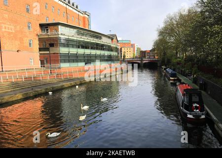 Bâtiments le long de la rivière Soar, Leicester City, Leicestershire, Angleterre; Grande-Bretagne; ROYAUME-UNI Banque D'Images