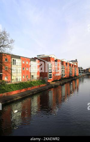 Bâtiments le long de la rivière Soar, Leicester City, Leicestershire, Angleterre; Grande-Bretagne; ROYAUME-UNI Banque D'Images