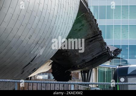 Slough, Royaume-Uni. 2nd novembre 2022. Des dégâts importants causés par un incendie sont illustrés à la gare routière de Slough. Les dommages subis par le bâtiment, qui a été ouvert en 2011 dans le cadre du projet de régénération du cœur de Slough, d'une valeur de 450m £, se sont produits au cours d'un incendie dans les premières heures du 29 octobre 2022 et font maintenant l'objet d'une enquête pour preuve d'une possible attaque d'incendie criminel. Crédit : Mark Kerrison/Alamy Live News Banque D'Images