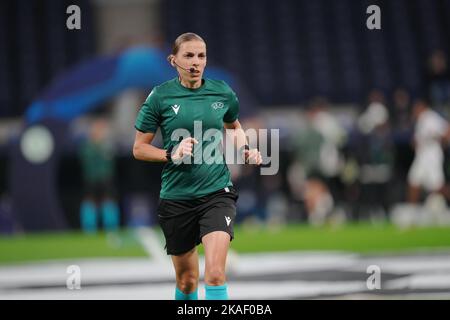 Madrid, Espagne. 02nd novembre 2022. L'arbitre du match lors du match de la Ligue des champions de l'UEFA entre le Real Madrid et le Celtic FC, Groupe F, a joué à Santiago Bernabeu Stadum le 2 novembre 2022 à Madrid, Espagne. (Photo de Magma/PRESSIN) Credit: PRESSINPHOTO SPORTS AGENCY/Alay Live News Banque D'Images