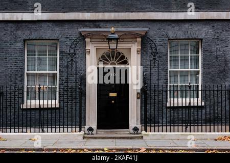 Célèbre porte noire au numéro 10 Downing Street, Londres, Royaume-Uni. Photo par Amanda Rose/Alamy Live News Banque D'Images