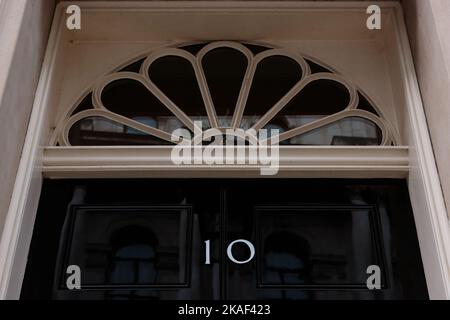 Célèbre porte noire au numéro 10 Downing Street, Londres, Royaume-Uni. Photo par Amanda Rose/Alamy Live News Banque D'Images