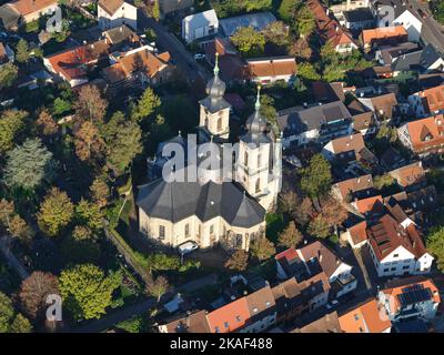 VUE AÉRIENNE. Église Saint-Pierre. Bruchsal, Bade-Wurtemberg, Allemagne. Banque D'Images