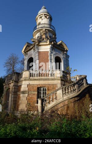 Pompe à incendie de Bagatelle construite en 1860 . La pompe a alimenté le château et le parc de Bagatelle avec de l'eau de la Seine. Paris. Banque D'Images