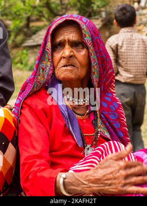 Les ruraux vivant une vie traditionnelle sur Dalkania, Kumaon Hills, Uttarakhand, Inde Banque D'Images