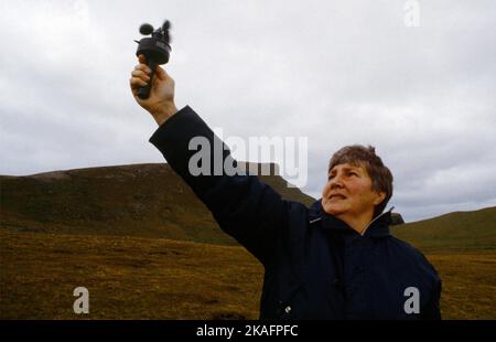 Foula Shetland Scotland met Weather Station Anémomètre portatif mesure de la vitesse et de la direction du vent Banque D'Images